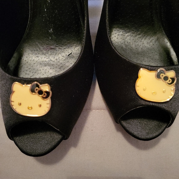 Hello Kitty Heels - Picture 5 of 5